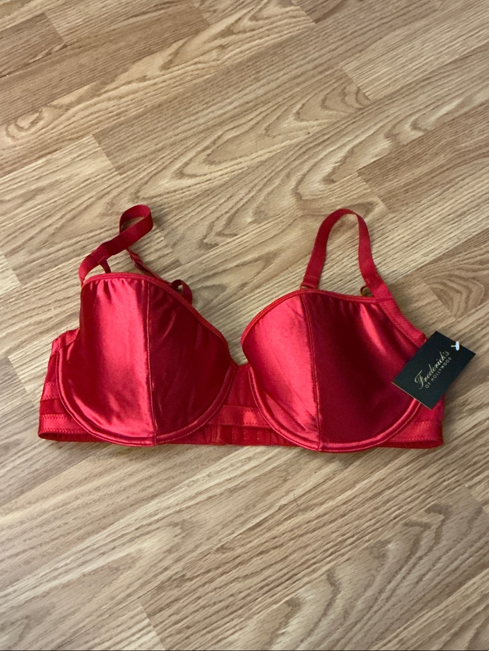Frederick's of Hollywood Red Satin Strappy Bra with Molded Cups Size 36DD